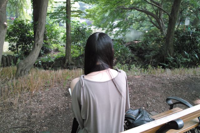 太宰が毎日のように通った井の頭公園で、本を読んでいる女性のうしろ姿が素敵だった。