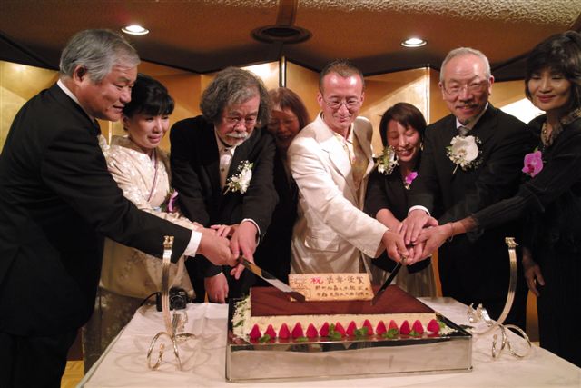 ４人のご夫妻でケーキカット・・・・・。