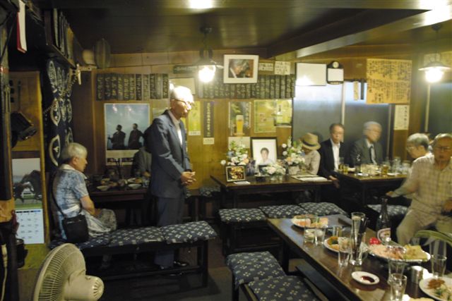 俳句結社「獐」主宰、故高島征夫さんを偲ぶ会が故人ゆかりの場所、新宿「ぼるが」でしめやかにおこなわれた。