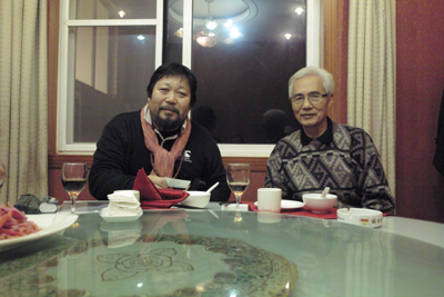 ３年前の旅で同行した元漢中博物館館長で三国研究家の徐鴻藻さんと再会できた（１２月１３日）